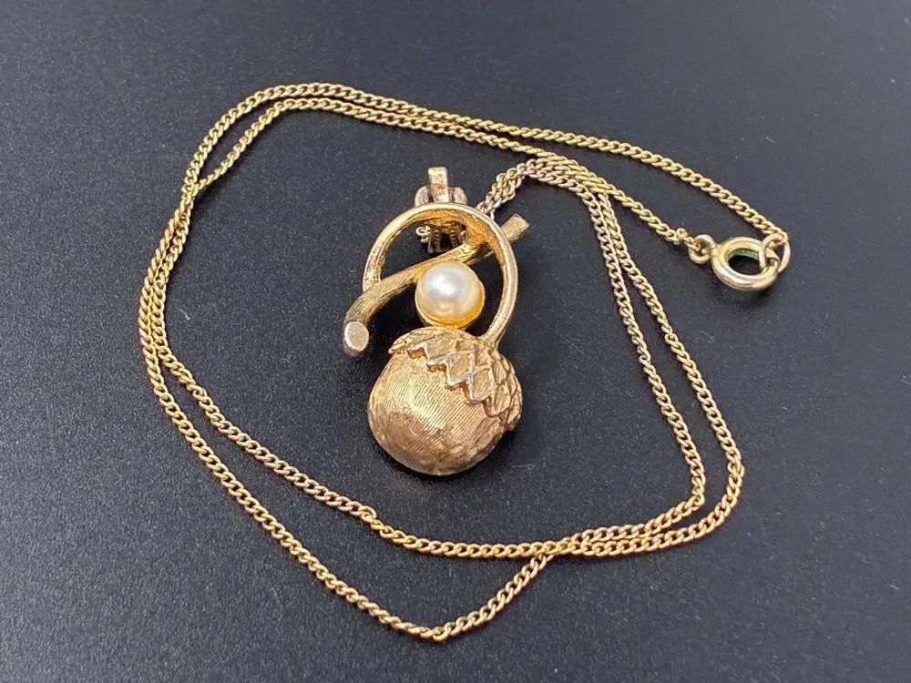 Vintage Sarah Coventry Acorn Pendant Necklace Gold Tone Faux Pearl Nature